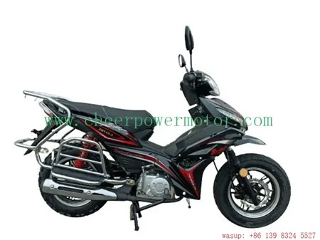 Experimenta la màxima comoditat a la carretera amb la motocicleta Cub Bigfoot Rest de 125 cc